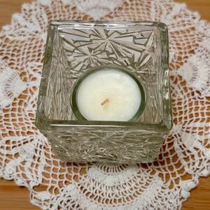 Avon Winter Lights Mini Fragrance Candle – Meadow Morn – NIB